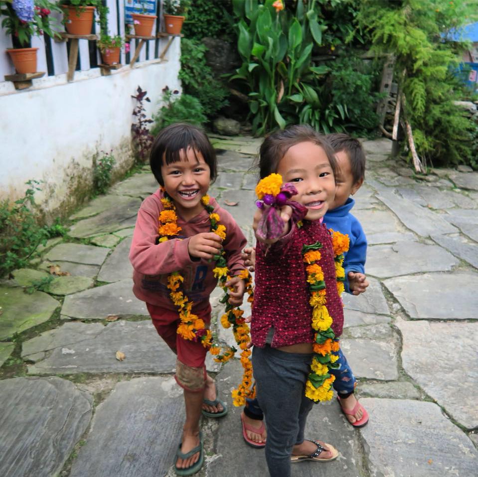 Niños de la escuela del voluntariado en Nepal